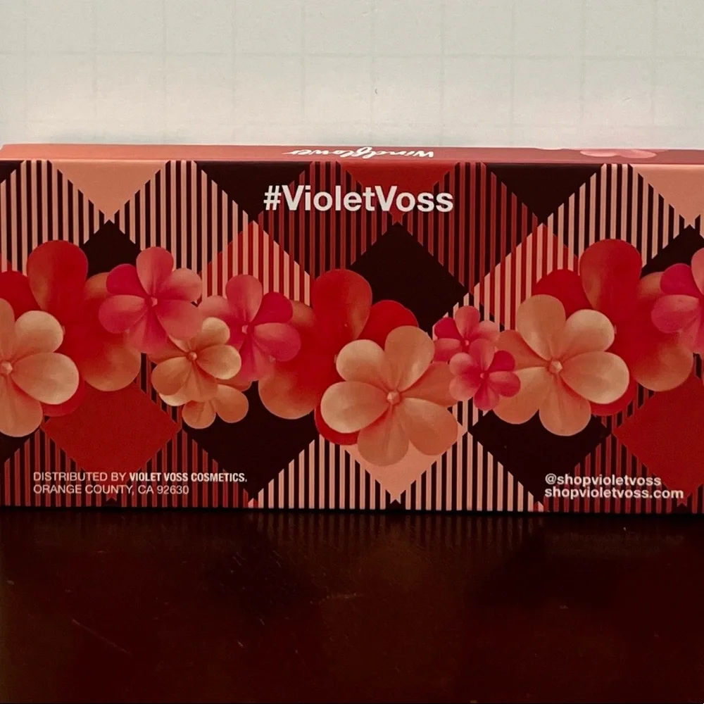 Violet Voss Eye Shadow Palette - Picture 4 of 4